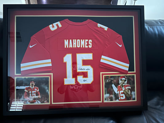 Patrick Mahomes Nike On field Signed jersey With Beckett COA